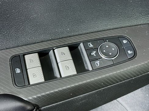 Used 2024 Mitsubishi Outlander SE image 15