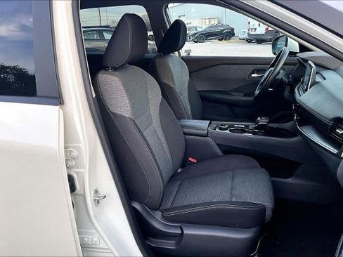 Certified 2023 Nissan Rogue SV image 9