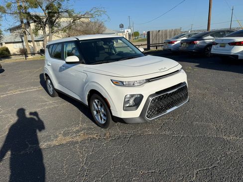 Used 2022 Kia Soul LX w/ Technology Package image 3