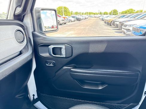 Used 2025 Jeep Gladiator Sport AWD/4WD image 23