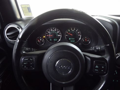 Used 2016 Jeep Wrangler Unlimited Sahara w/ Connectivity Group AWD/4WD image 12
