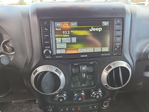 Used 2014 Jeep Wrangler Unlimited Sahara w/ Connectivity Group image 21