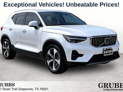 Used 2023 Volvo XC40 B4 Plus w/ Protection Package Premier FWD image 1