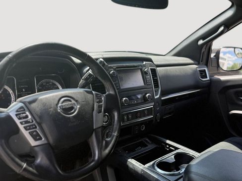 Used 2018 Nissan Titan SV w/ SV Convenience Package AWD/4WD image 7