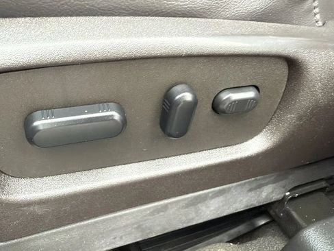 Used 2014 Ford Explorer XLT w/ Equipment Group 202A FWD image 13