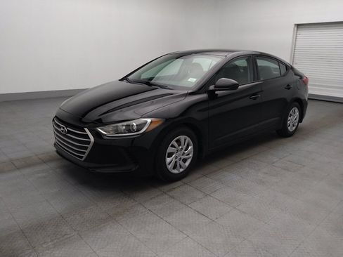 Used 2018 Hyundai Elantra SE FWD image 2