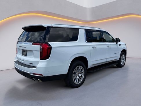 Used 2025 GMC Yukon XL Denali AWD/4WD image 3