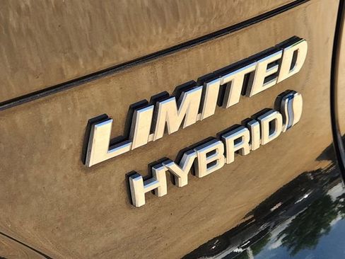 Used 2021 Toyota Venza Limited w/ Advanced Technology Package AWD/4WD image 7