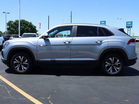 Used 2024 Volkswagen Atlas Cross Sport SE image 6
