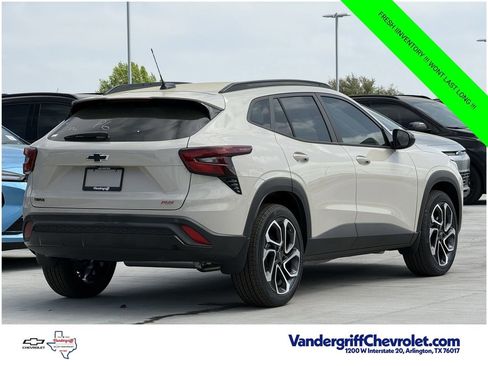 New 2026 Chevrolet Trax RS w/ Sunroof Package FWD image 4