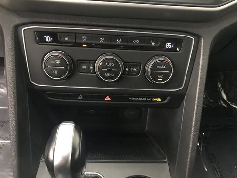 Used 2021 Volkswagen Atlas Cross Sport SE image 19