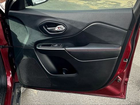 Used 2019 Jeep Cherokee Trailhawk w/ Comfort/Convenience Group image 12