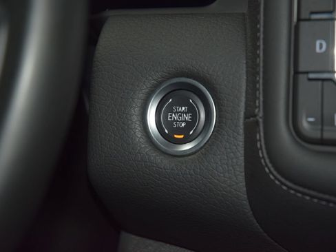 Used 2024 GMC Yukon XL Denali AWD/4WD image 36