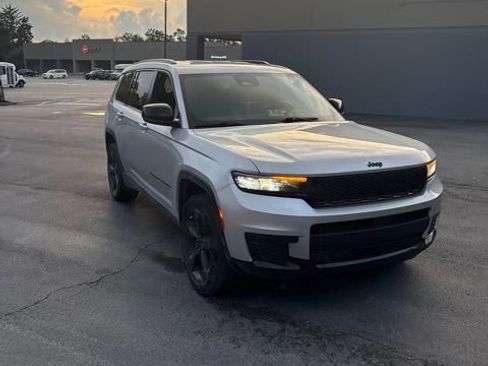 Used 2021 Jeep Grand Cherokee L Laredo AWD/4WD image 3