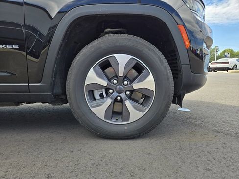 Used 2023 Jeep Grand Cherokee 4WD 4xe image 5