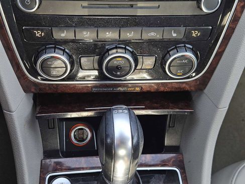 Used 2013 Volkswagen Passat TDI SEL Premium image 19