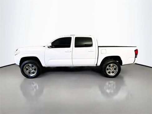 Used 2018 Toyota Tacoma SR image 4