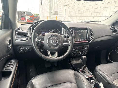 Used 2019 Jeep Compass Limited FWD image 2