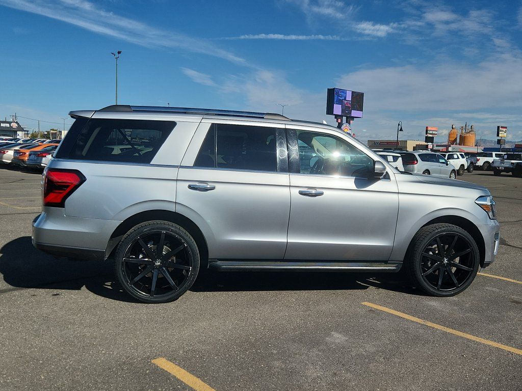 Used 2024 Ford Expedition Limited AWD/4WD image 2