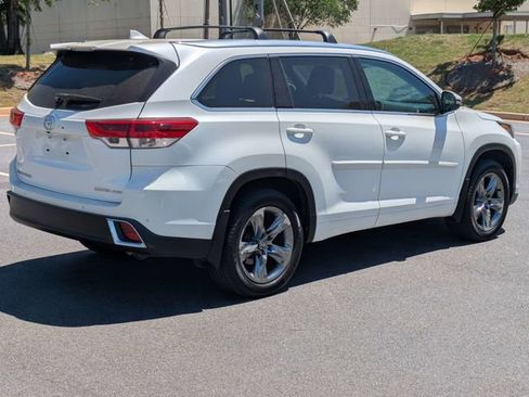 Used 2019 Toyota Highlander Limited Platinum AWD/4WD image 4
