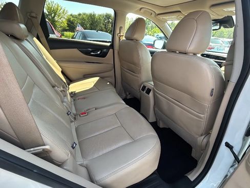 Used 2017 Nissan Rogue SL w/ SL Premium Package FWD image 8