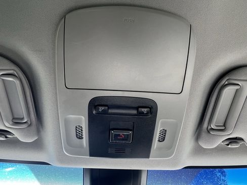 Used 2020 Toyota Camry SE image 29