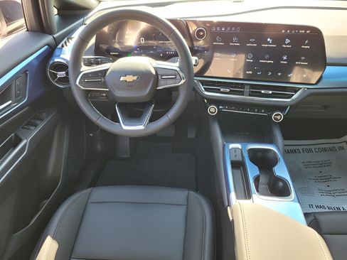 New 2026 Chevrolet Equinox EV LT AWD/4WD image 11