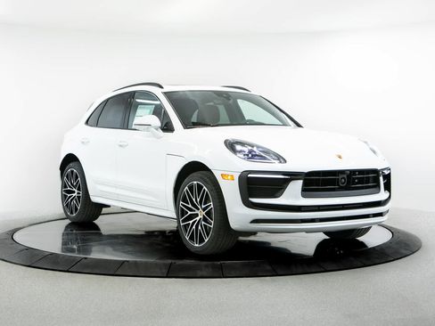 New 2026 Porsche Macan AWD/4WD image 9