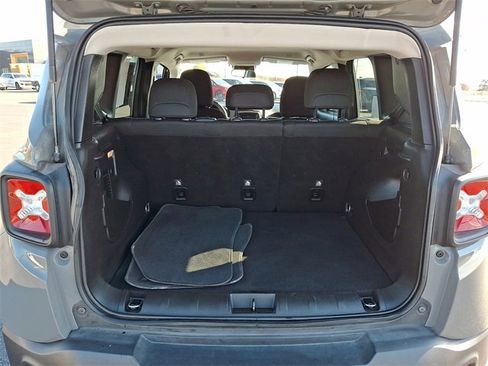 Used 2021 Jeep Renegade Latitude image 29