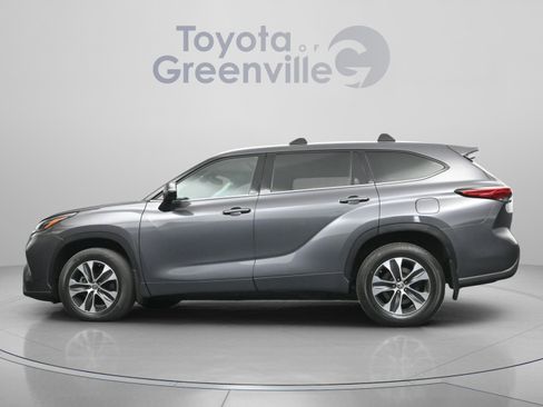 Certified 2021 Toyota Highlander XLE AWD/4WD image 6