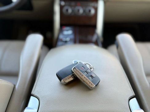 Used 2017 Land Rover Range Rover Base AWD 4dr SUV image 21