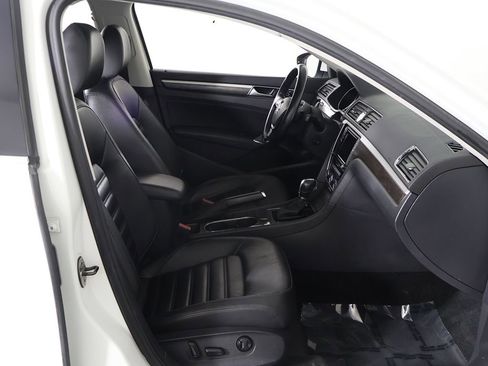 Used 2016 Volkswagen Passat 3.6 SEL Premium FWD image 28
