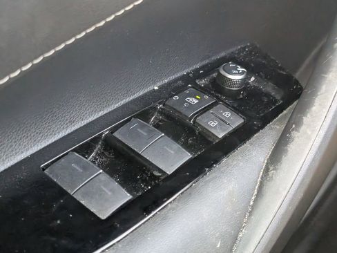 Used 2020 Toyota Corolla SE image 9