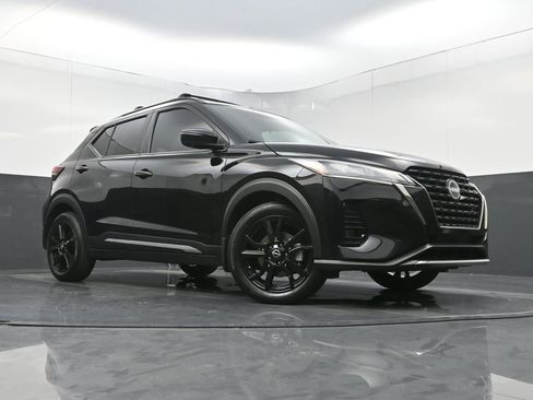 Used 2023 Nissan Kicks SR w/ SR Premium Package FWD image 25