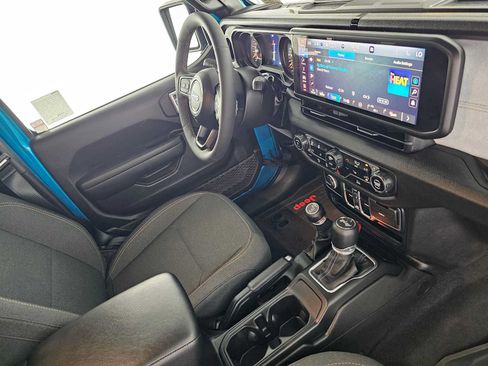 Used 2024 Jeep Wrangler Unlimited Sport AWD/4WD image 11