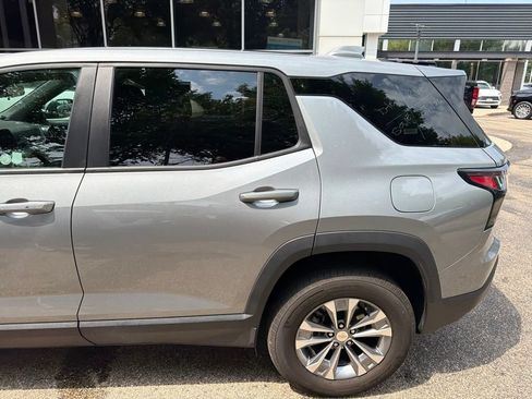 Used 2025 Chevrolet Equinox LT AWD/4WD image 3