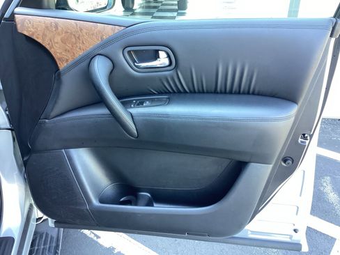 Used 2024 Nissan Armada SL w/ Captain's Chairs Package image 25