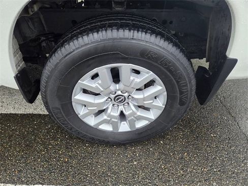 Used 2022 Nissan Frontier SV image 12