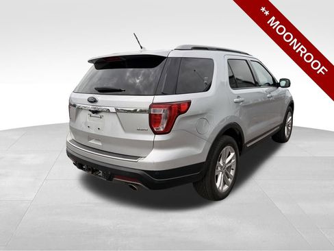 Used 2018 Ford Explorer XLT w/ Equipment Group 202A AWD/4WD image 5