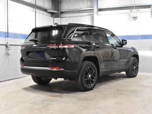 Used 2024 Jeep Grand Cherokee Laredo X w/ Luxury Tech Group I AWD/4WD image 25