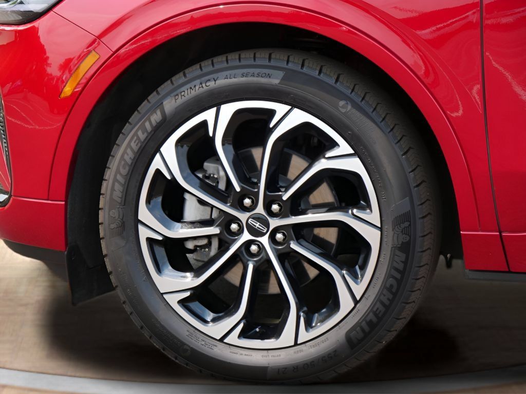 Used 2025 Lincoln Nautilus Reserve AWD/4WD image 9