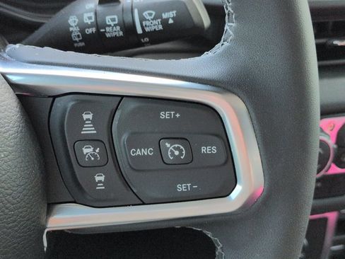 Used 2025 Jeep Wrangler Unlimited Sahara AWD/4WD image 25