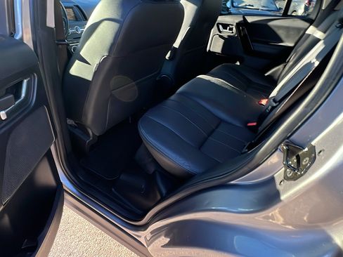 Used 2013 Land Rover LR2 image 25