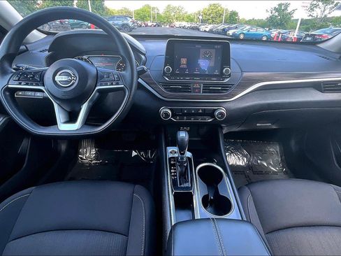 Used 2024 Nissan Altima 2.5 SV FWD image 14