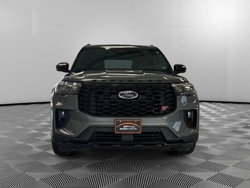 Used 2025 Ford Explorer ST AWD/4WD image 3
