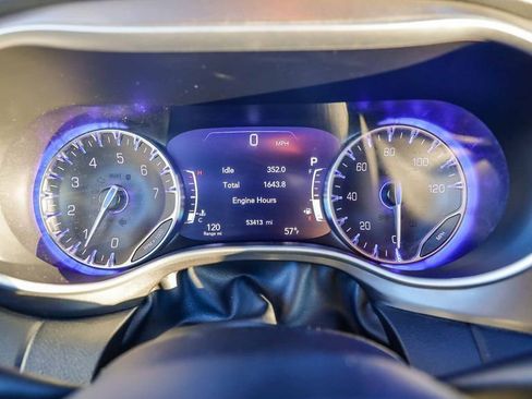 Certified 2024 Chrysler Pacifica Touring-L image 23