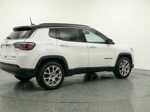 Used 2025 Jeep Compass Limited AWD/4WD image 9