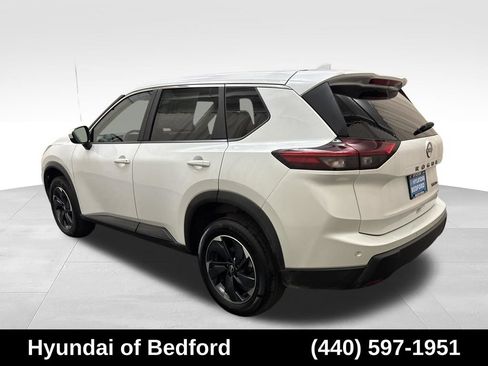 Used 2024 Nissan Rogue SV AWD/4WD image 8