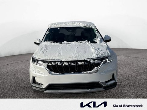 Used 2024 Kia Carnival LX image 8