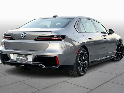 Used 2025 BMW i7 xDrive60 AWD/4WD image 12